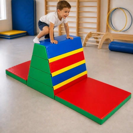 Skrzynia do ćwiczeń dla dzieci 90x70x85 cm z 2 materacami w sali gimnastycznej